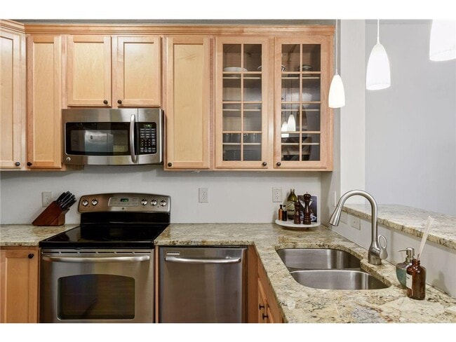 Building Photo - 680 N 2nd St