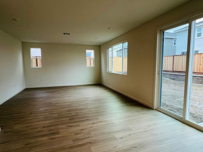 Building Photo - 5433 Riverview Ln