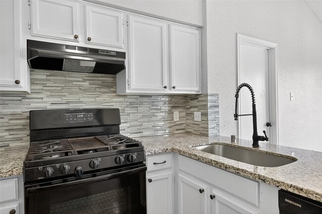 Building Photo - 10606 Forest Leaf Dr