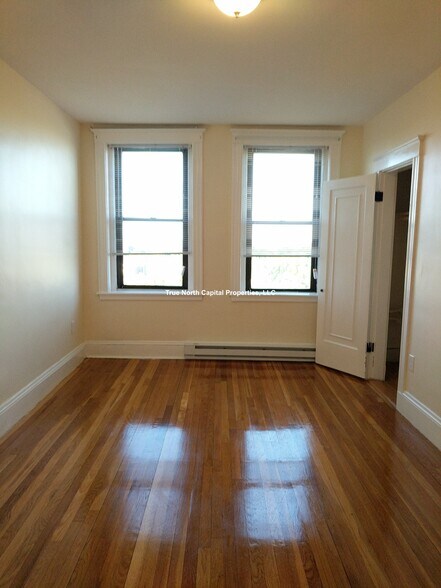 Building Photo - 377 Broadway
