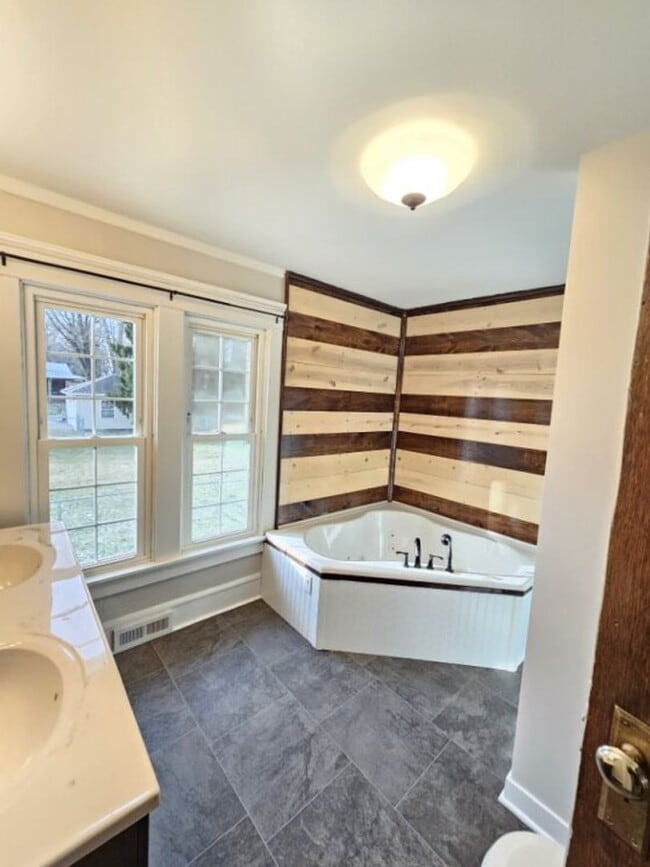 Building Photo - Updated 2 Bedroom (with flex/office space), 2.5 Bath Home with Attached Garage – $1,695/Month