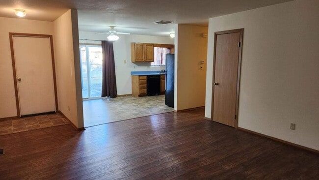 Building Photo - 530 N Orchard Ave