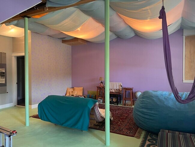 Building Photo - 543 Williamsburg Rd