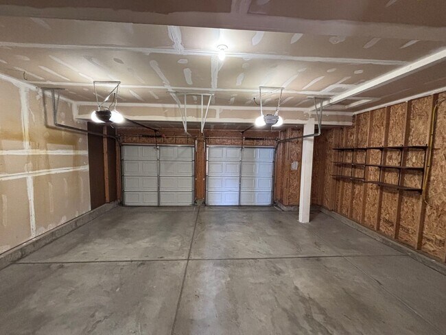 Building Photo - 4 Bed 3.5 Bath Home with Air Conditioning! - MileStone Real Estate Services - Available Now!