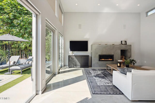 Building Photo - 329 Westbourne Dr