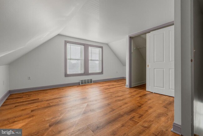 Building Photo - 108 Vine St