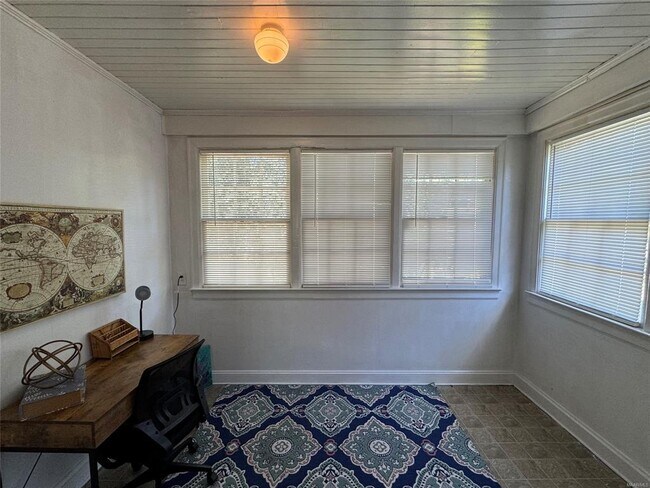 Building Photo - 2331 Woodlawn St