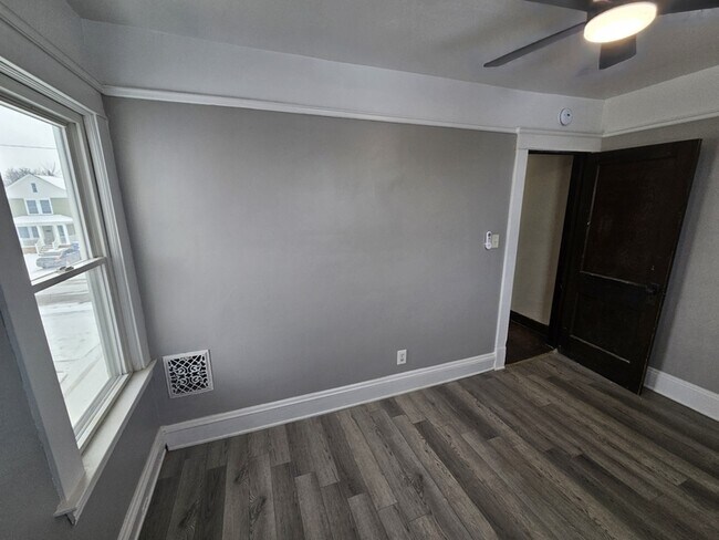 Building Photo - 3386 E 134th St