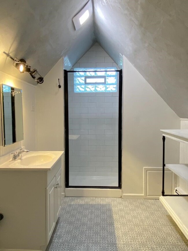 Bathroom showing walk in shower. - 16 Eames St