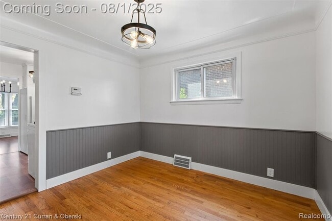 Building Photo - 916 N Melborn St