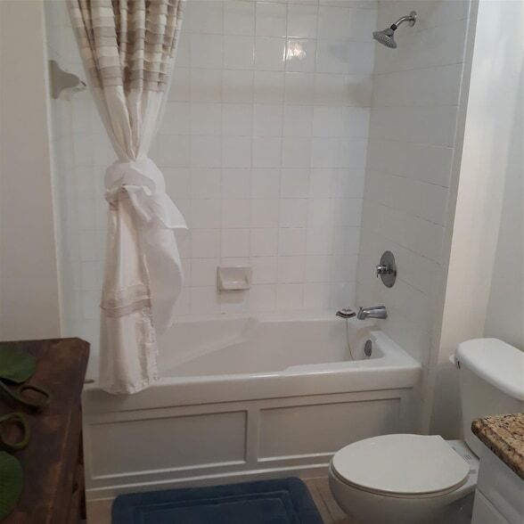 Building Photo - 520 SE 5 Ave