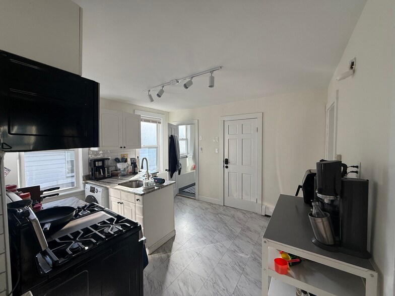 Building Photo - 24 Granite St