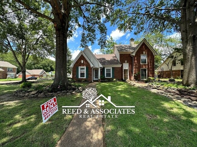 Building Photo - Collierville Townhouse Located on Corner Lot!