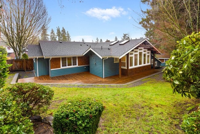 Building Photo - 1305 5th St