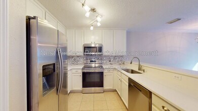 Building Photo - 1002 N Black Cherry Dr