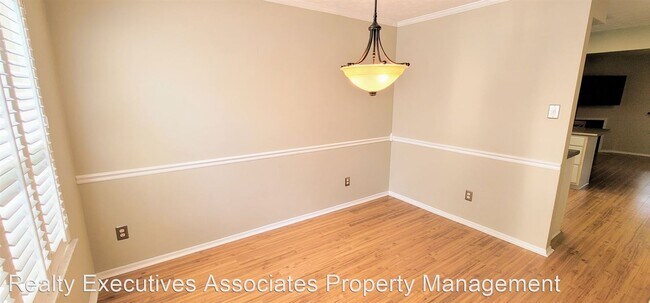 Building Photo - 3 br, 2.5 bath House - 829 Ashley Michelle...