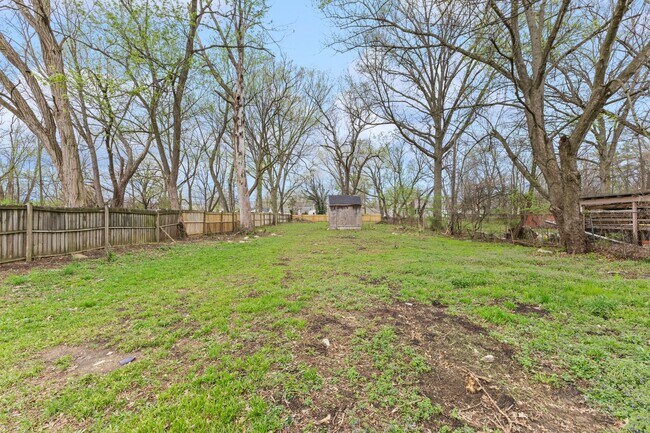 Building Photo - Newly Renovated 3-Bed Gem with Massive Yard – Modern Columbus Living!