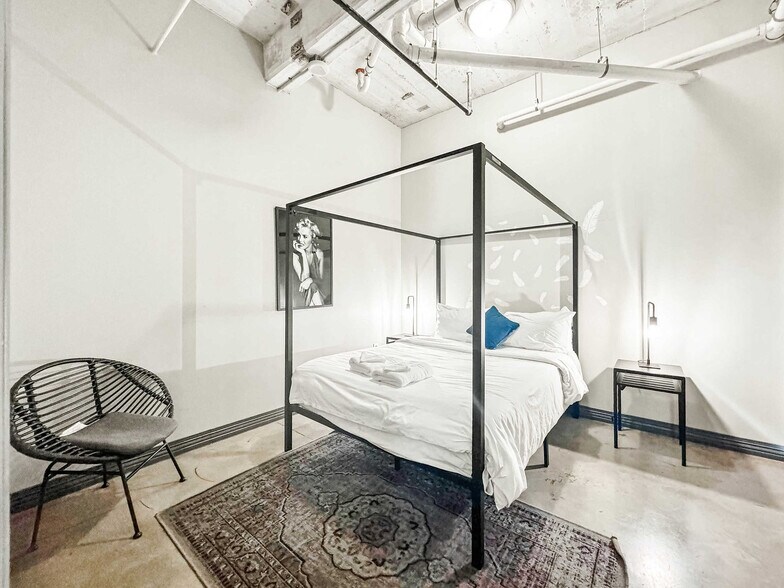 Building Photo - 555 Evergreen St