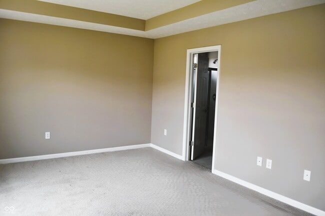 Building Photo - 2327 Creekland Dr