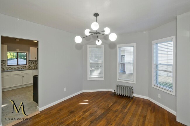 Building Photo - Single Family Home just minutes away from E. Longmeadow!