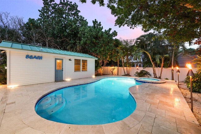 Building Photo - 759 Lantana Ave