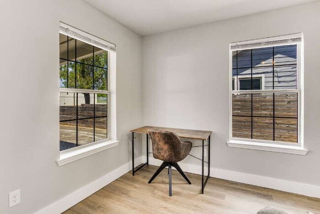 Building Photo - Charming 3-Bedroom, 2-Bath Home Near Downtown Pensacola