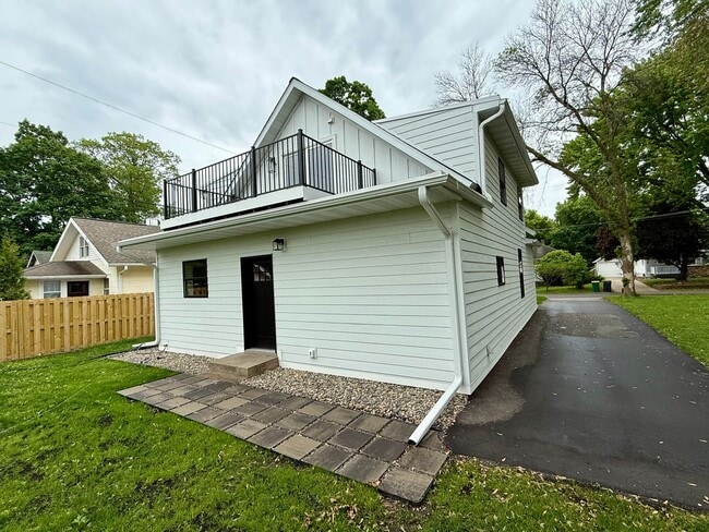 Building Photo - Stunning 3BR/3BA Orono Home Available 8/15. Walk to Lake Minnetonka!