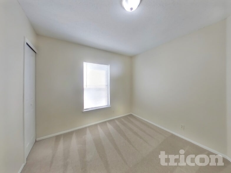 Building Photo - 10526 Kinderhook Dr