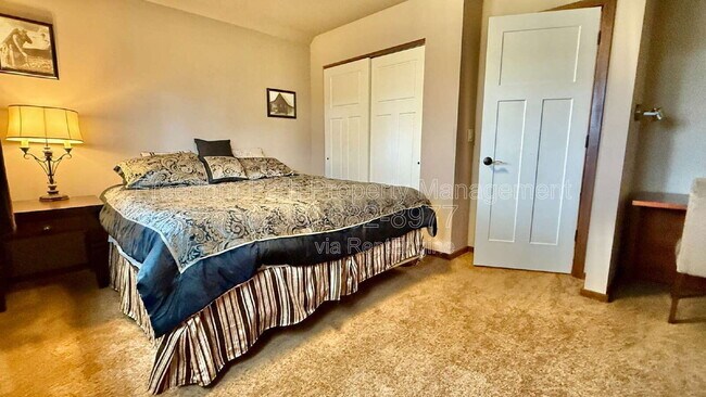 Building Photo - 406 Lundblad Pl