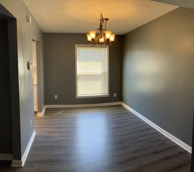 Building Photo - COMING SOON: Attractive Townhouse! 4 BR, 2...