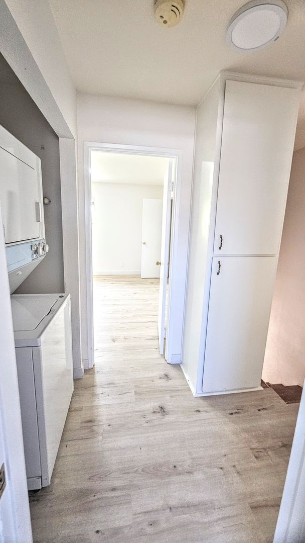 Building Photo - Gorgeous Remodeled 3bed 3bath 2 car garage...