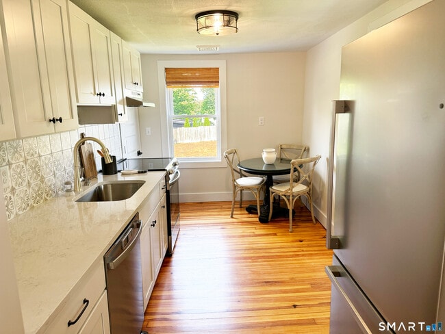 Building Photo - 188 E Lake St