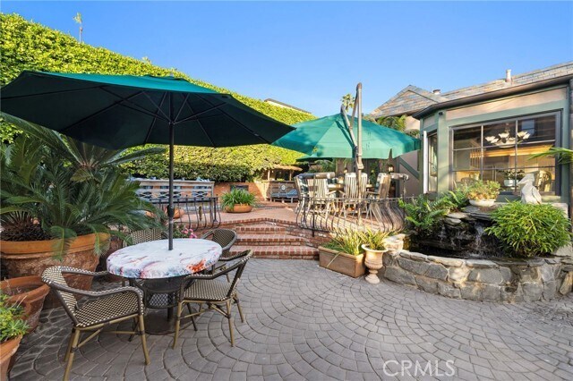 Building Photo - 486 Holly St