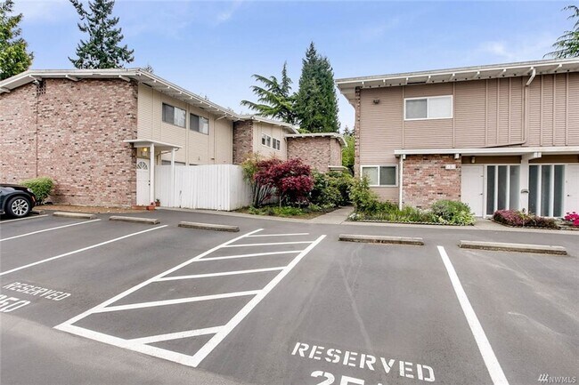 Building Photo - 12241 SE 59th St