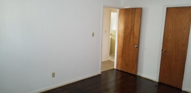 Building Photo - 313-313 Hurdle Dr