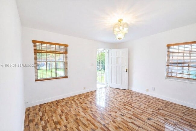 Building Photo - 1831 Rutland St