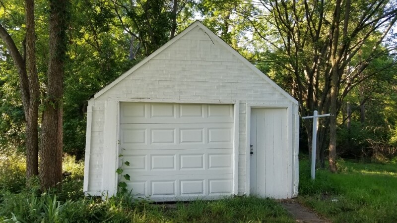 Building Photo - 2444 E Lake Lansing Rd