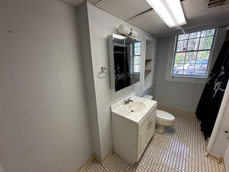 Building Photo - 2071-2073 E Roxboro Rd NE