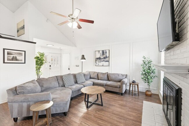 Building Photo - 3533 Arbuckle Dr