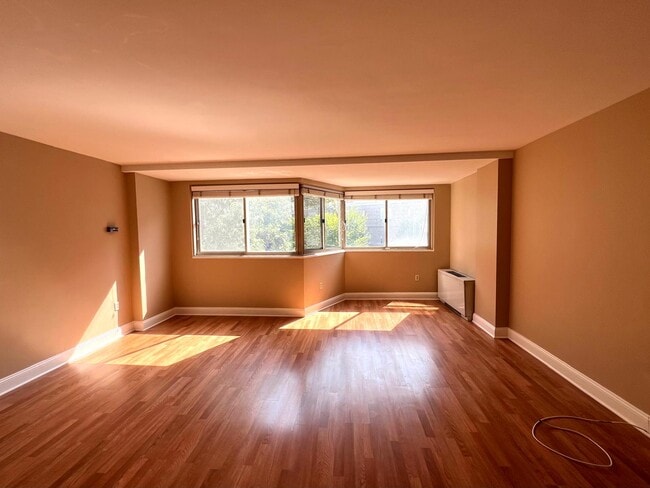 Building Photo - 922 24th St NW