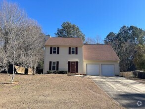 Building Photo - 4 bed and 2.5 bath single-family home in P...