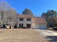 Building Photo - 4 bed and 2.5 bath single-family home in P...