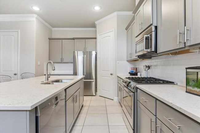 Building Photo - 1131 Robbie St