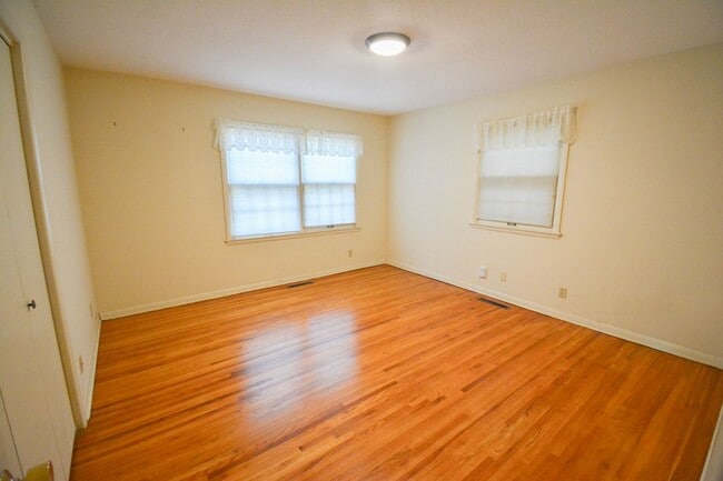 Building Photo - 4 Bed, 2 Bath Home for Rent – Unique Design & Retro Charm