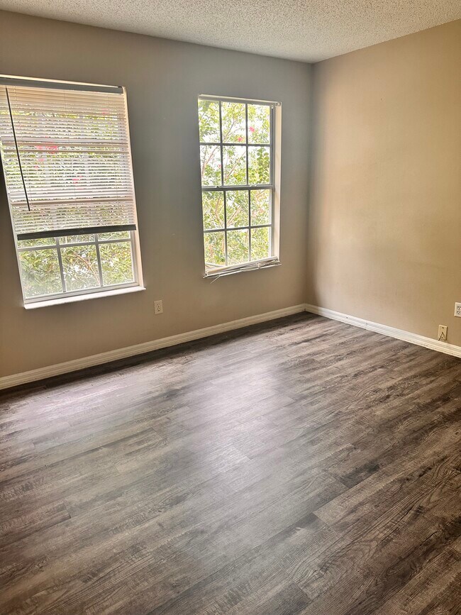 Building Photo - 4104 Oakberry Dr