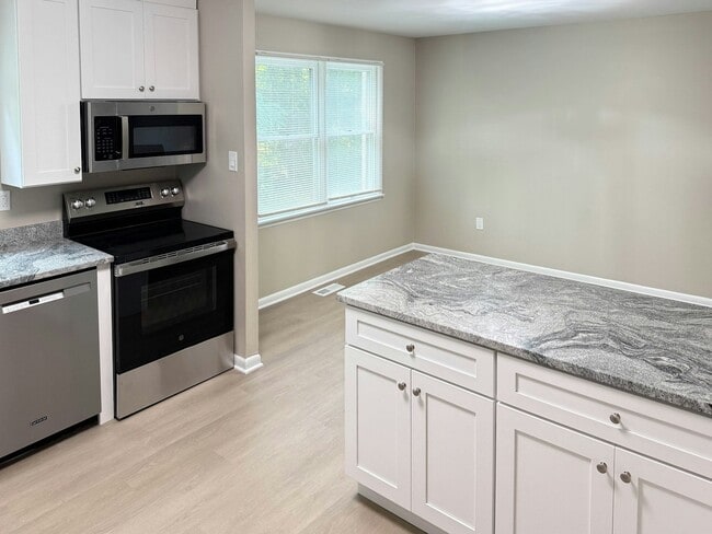 Building Photo - 9242 Woodcreek Ct