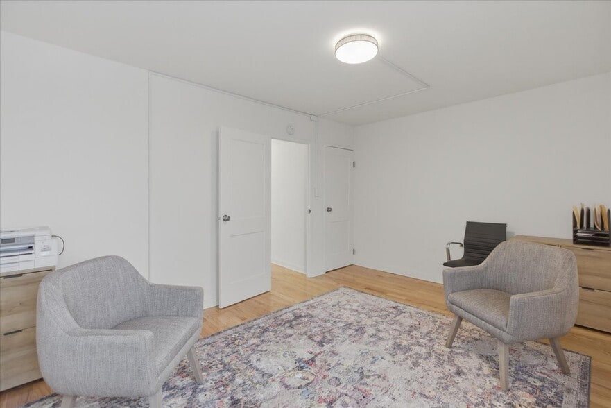 Building Photo - 5630 N Sheridan Rd