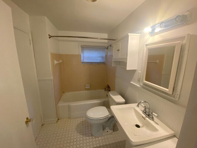 Building Photo - 1533 Grape St