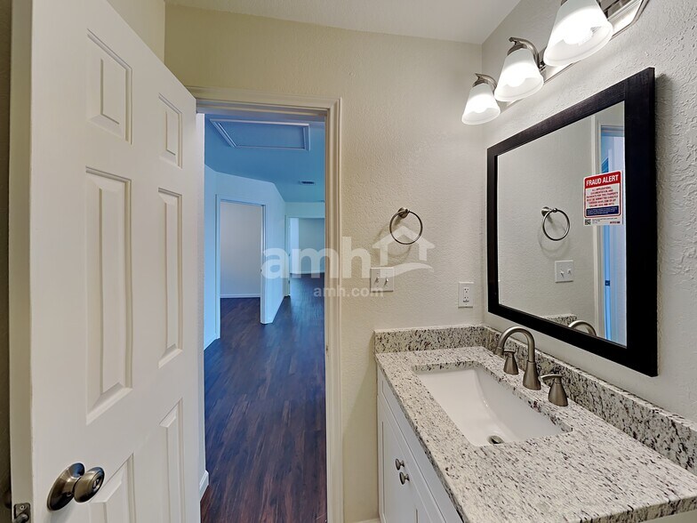 Building Photo - 11023 Vollmer Ln