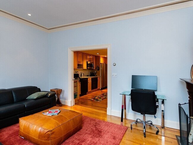 Building Photo - 105 Marlborough St